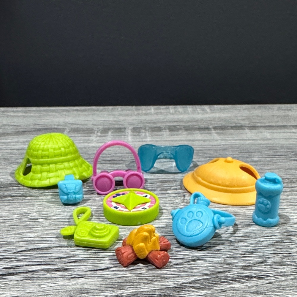 Littlest Pet Shop | Search N’ Safari Accessories - Bundle of 10 Toy Accessories
